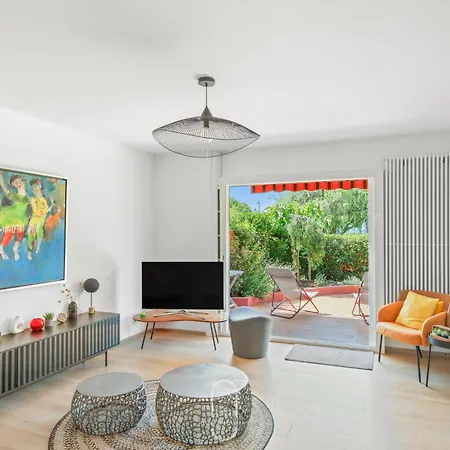 Rdj T3 En Bord De Terrasse By Hc 카르쿠에이란느