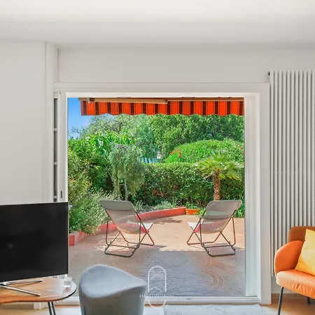 아파트 Rdj T3 En Bord De Terrasse By Hc 카르쿠에이란느