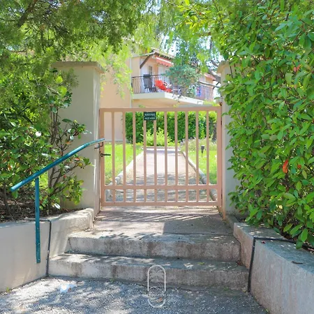 Rdj T3 En Bord De Terrasse By Hc 카르쿠에이란느